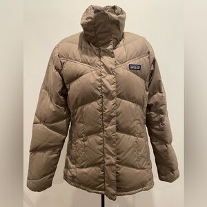 Tan Patagonia thicker down women’s jacket size small. So warm and comfy!